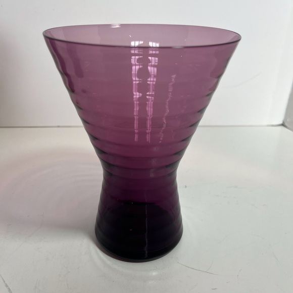 Set of 4 Amethyst Glasses with Embossed Cylindrical Lines - Picture 2 of 8